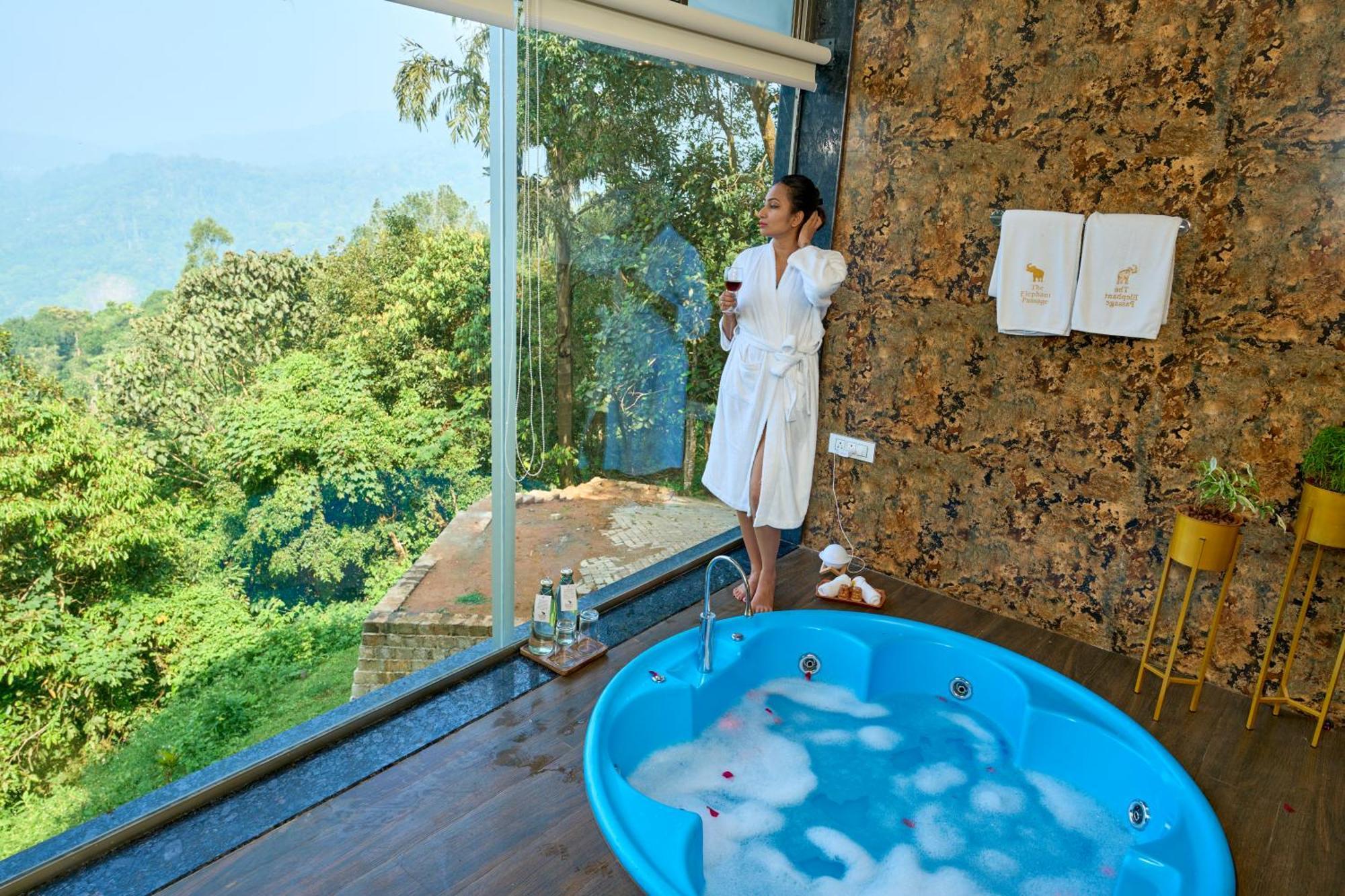 Elephant Passage Munnar Exterior photo A woman in a spa
